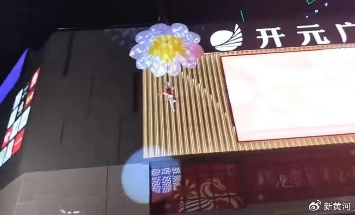 杭州滨江区开元广场一杂技演员表演时坠亡